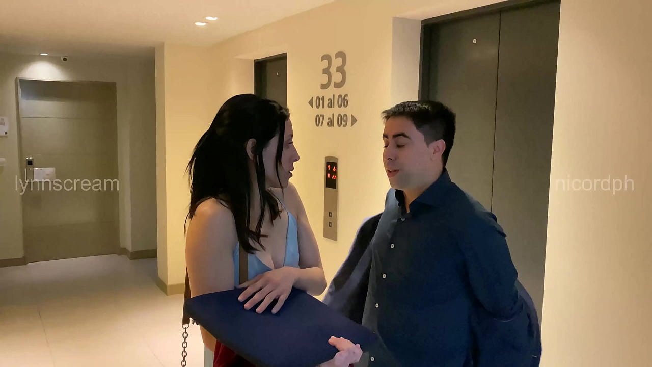 I share a bed with my boss by mistake and we end up fucking – LynnScream